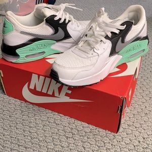 NIKE AIR MAX SIZE 7 WOMENS